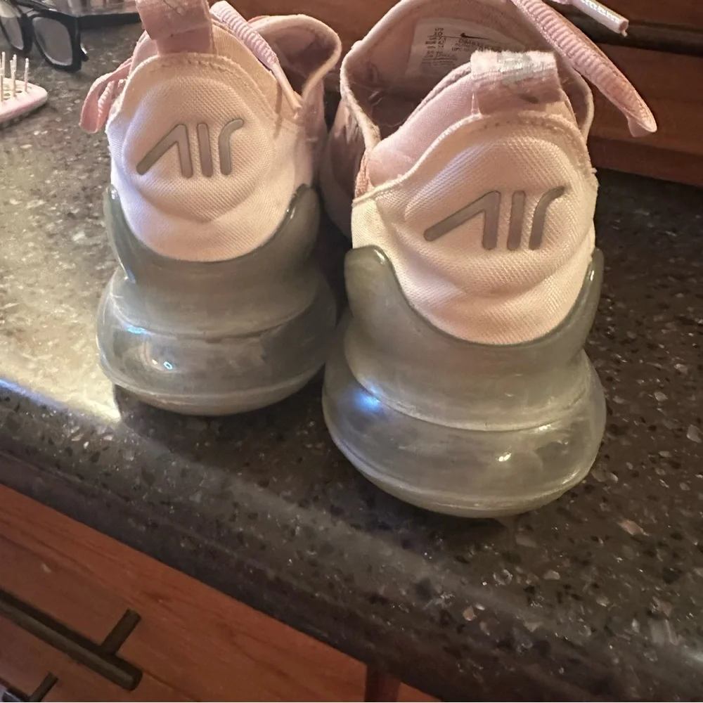 Nike Women's Pink Air Max 270 Sneakers size 10 women’s